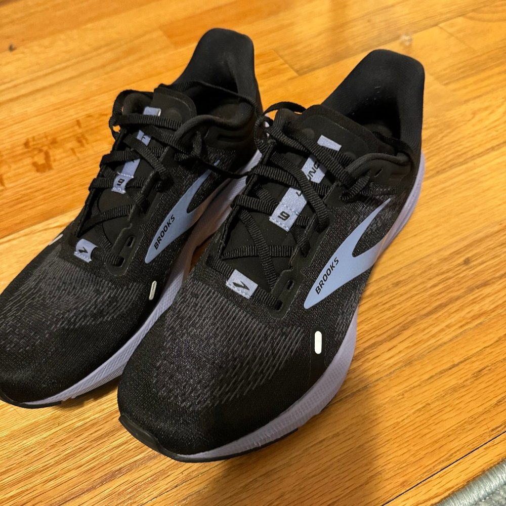 Brooks Launch 9 size 8.5 womens